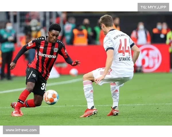 莱比锡控球推进VS门兴中场拦截，关键对决定格比赛走向