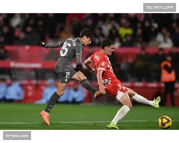 伯纳乌争议瞬间：居莱尔补射破门被VAR吹掉，边路传中越位毫厘之间