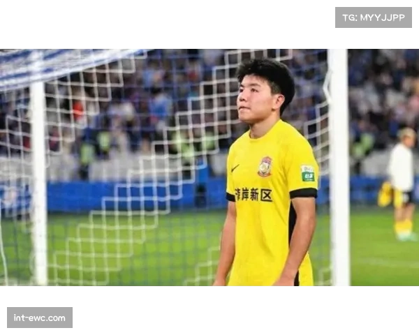 传英超俱乐部派球探考察青岛西海岸年轻中后卫，四月现场观战